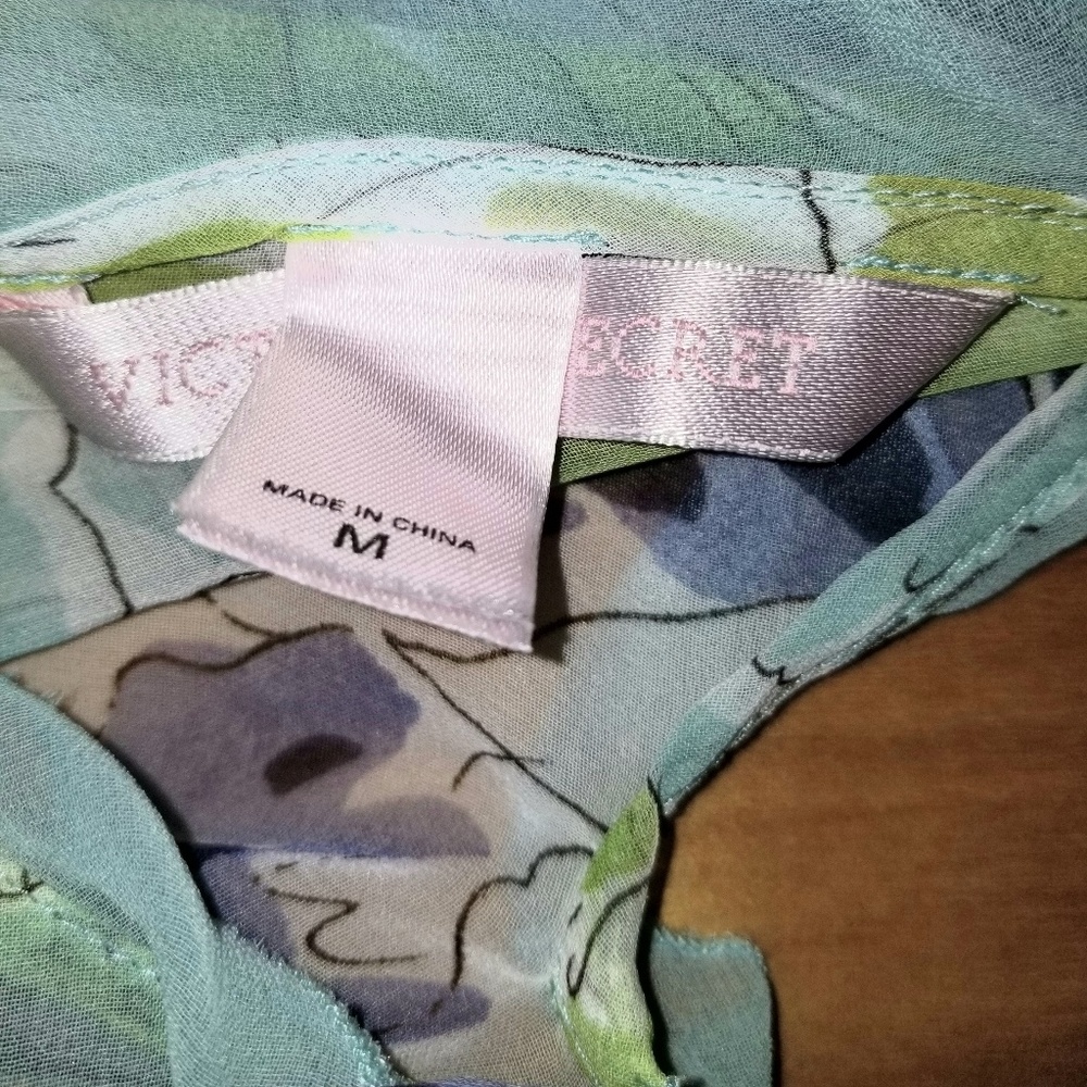 Victoria's Secrets vintage sheer nighhtie - Picture 5 of 5